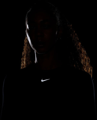 Nike W NK SWIFT ELMNT DF női hosszú ujjú póló