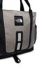 Eine Tote Bag mit The North Face Logo und Reflektoren.