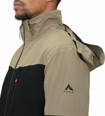 Herrenjacke von McKinley in Beige und Schwarz mit Logo auf dem Ärmel. Herrenjacke von McKinley in Beige und Schwarz mit Logo auf dem Ärmel.