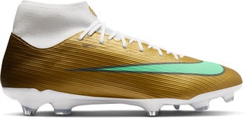 Goldene Nike Fußballschuhe mit weißem Kragen und grünem Logo.