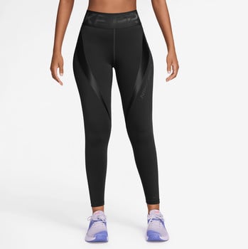 Fekete Nike Pro leggings logóval és fényes csíkokkal.