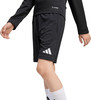 Schwarze Adidas-Shorts mit weißem Logo und Seitenstreifen.