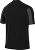 Schwarzes T-Shirt mit kurzen Ärmeln und dunkelgrauen Streifen an den Schultern.