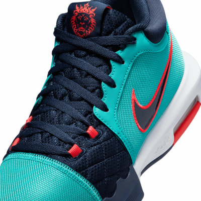 Nike LeBron Witness VIII Basketballschuhe