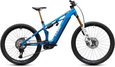 Ein blaues Fully-E-Mountainbike mit Fox-Federung und Cube-Branding. Ein blaues Fully-E-Mountainbike mit Fox-Federung und Cube-Branding.