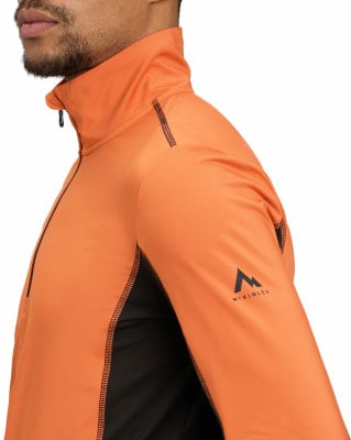 Herren-Jacke von McKinley in Orange mit schwarzen Einsätzen und Logo. Herren-Jacke von McKinley in Orange mit schwarzen Einsätzen und Logo.