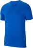 Ein blaues Nike T-Shirt mit kurzen Ärmeln und Rundhalsausschnitt.