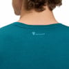Rückseite eines dunkelblauen T-Shirts mit Merino-Woll-Logo.