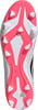 Fußballschuhsohle mit rosa und weißen Stollen.