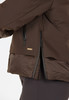 Detail einer braunen Damenjacke mit Reißverschlüssen und gestepptem Unterteil.