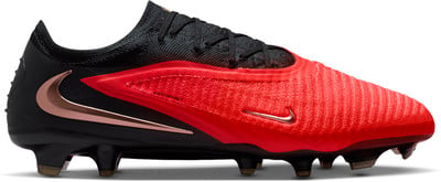 Rote Nike Fußballschuhe mit schwarzem Kragen und goldenem Nike-Logo.