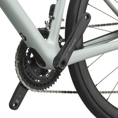 Detail eines Fahrradhinterrads mit Kette und Shimano 105 Kurbeln. Detail eines Fahrradhinterrads mit Kette und Shimano 105 Kurbeln.