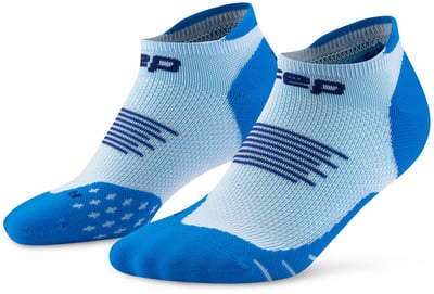 Blaue und weiße Sportsocken mit Markenlogo und rutschfester Sohle. Blaue und weiße Sportsocken mit Markenlogo und rutschfester Sohle.