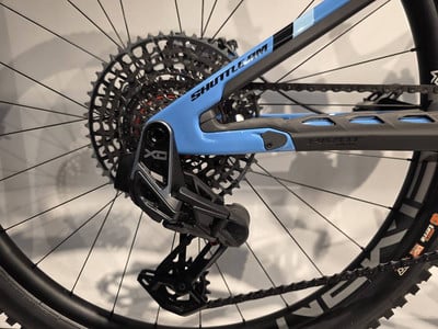 Pivot Shuttle AM XO M Pivot Shuttle AM XO M