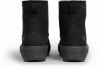 Schwarze McKinley-Winterstiefel mit profilierter Sohle und Markenlogo.