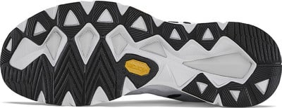 Schuhsohle mit ausgeprägtem Profil und gelbem Vibram-Logo. Schuhsohle mit ausgeprägtem Profil und gelbem Vibram-Logo.