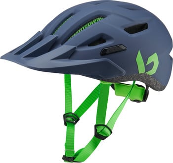 Ein blauer Fahrradhelm mit dunkelblauen und grünen Akzenten und Riemen.