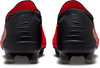 Rückansicht von schwarzen und roten Fußballschuhen mit Logo.