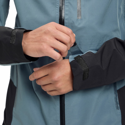 McKINLEY Reese AQM 15.15 2,5L Hardshelljacke mit Kapuze McKINLEY Reese AQM 15.15 2,5L Hardshelljacke mit Kapuze