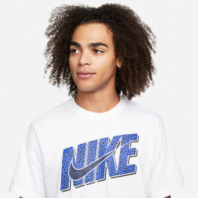 Nike Swoosh T-Shirt