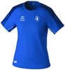 Blaues Sport-T-Shirt mit Logos und weißem Schriftzug am Ärmel.