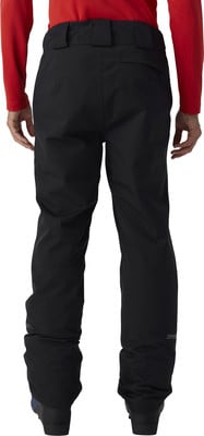 Rückansicht einer schwarzen Skihose mit rotem Oberteil. Rückansicht einer schwarzen Skihose mit rotem Oberteil.