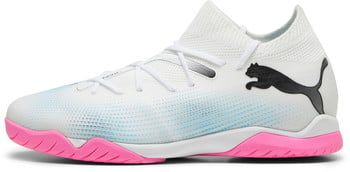 Weißer Puma-Fußballschuh mit pinker Sohle und schwarzem Logo.