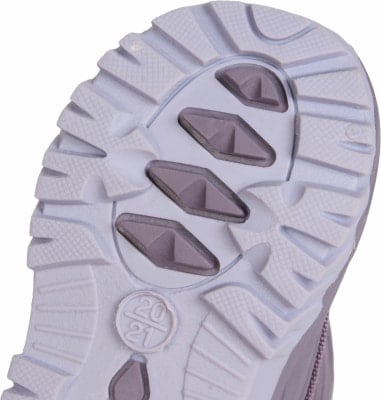 Schuhsohle mit ausgeprägtem Profil und 20 21 Logo. Schuhsohle mit ausgeprägtem Profil und 20 21 Logo.