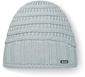 Graue Strickmütze mit Rippenmuster und Eistör-Logo.