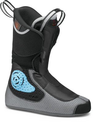 Ein Skischuh mit blauer Polsterung und schwarzem Innenfutter. Ein Skischuh mit blauer Polsterung und schwarzem Innenfutter.