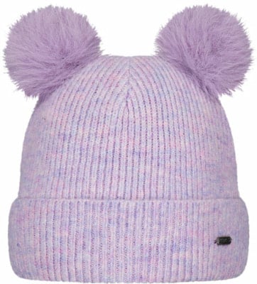 Eine lila Strickmütze mit zwei Bommeln und Streifenmuster.