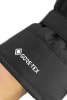Nahaufnahme eines schwarzen Handschuhs mit Gore-Tex-Logo vor weißem Hintergrund.