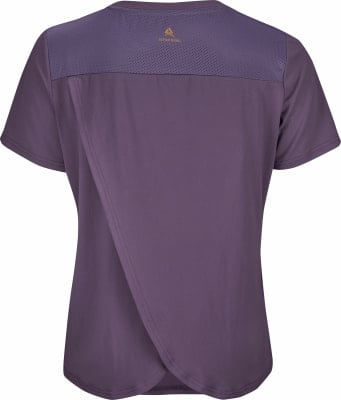 Lila T-Shirt mit perforiertem Mesh-Einsatz am Rücken und überlappendem Saum. Lila T-Shirt mit perforiertem Mesh-Einsatz am Rücken und überlappendem Saum.