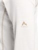 Detail eines weißen T-Shirts mit McKinley-Logo und gestreifter Textur.