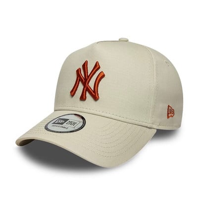Béžová kšiltovka New Era s logem New York Yankees v oranžové barvě.