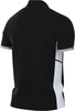 Schwarzes Poloshirt mit weißen Seitenteilen und grauen Ärmelbündchen.