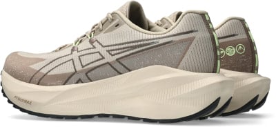 Beige Laufschuhe mit braunen und grünen Details und FFBlastMAX-Logo.