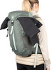 Damenrucksack mit integrierten Schultergurten und Logo.