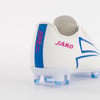 Ein weißer Fußballschuh mit blauen und rosa Details und dem JAKO-Logo.
