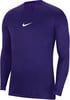 Lila Langarmshirt mit weißem Nike-Logo.