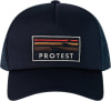 Dunkelblaue Kappe mit Protest-Logo und gestreiftem Muster.