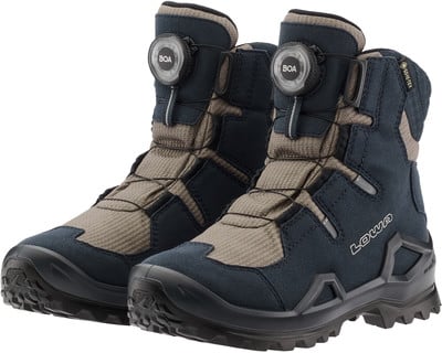 Robuste Lowa Kinderstiefel mit BOA-System für einfaches Schnüren. Robuste Lowa Kinderstiefel mit BOA-System für einfaches Schnüren.