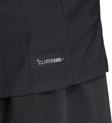 Schwarzes Sportbekleidungsstück mit der Aufschrift CLIMACOOL+