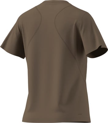 Braunes T-Shirt mit kurzen Ärmeln und detaillierten Nähten am Rücken. Braunes T-Shirt mit kurzen Ärmeln und detaillierten Nähten am Rücken.