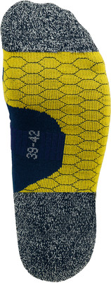 Gelbe Socke mit dunkelblauem Streifen und Größenangabe 39-42. Gelbe Socke mit dunkelblauem Streifen und Größenangabe 39-42.