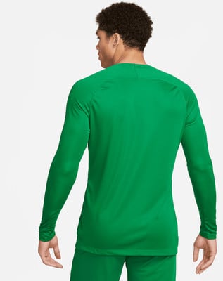 Mann mit langem Ärmel in grünem Shirt von hinten gesehen. Mann mit langem Ärmel in grünem Shirt von hinten gesehen.