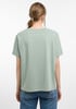Rückansicht einer Frau in einem grünen T-Shirt und Jeans.