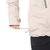 Eine Hand zieht an der Kordel einer Jacke.