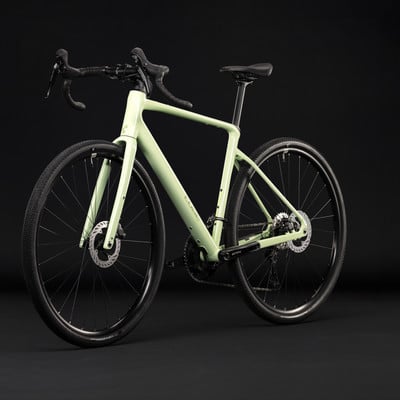 Hellgrünes Gravelbike mit schwarzen Rädern und schwarzer Sattelstütze. Hellgrünes Gravelbike mit schwarzen Rädern und schwarzer Sattelstütze.