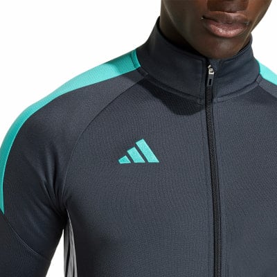 Graue Adidas Jacke mit türkisfarbenen Streifen an den Schultern und Logo.